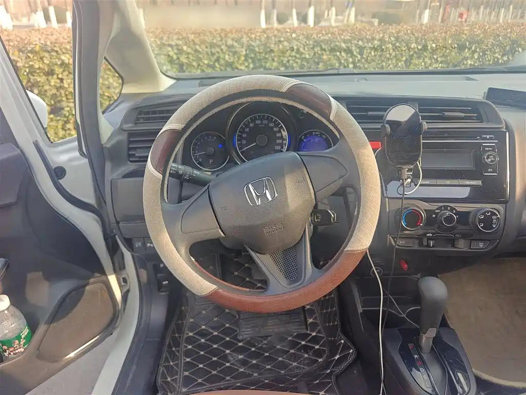 Fit 1.5 L LXS CVT Comfort Sunroof