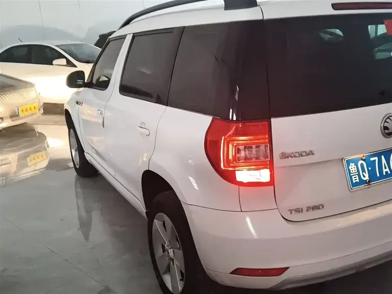 Skoda Yeti TSI280 DSG Forward