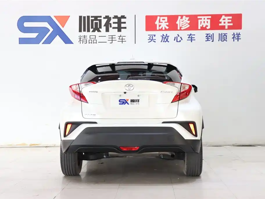 Toyota C-HR 2.0 L Leading