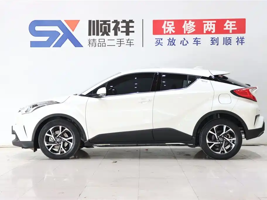 Toyota C-HR 2.0 L Leading