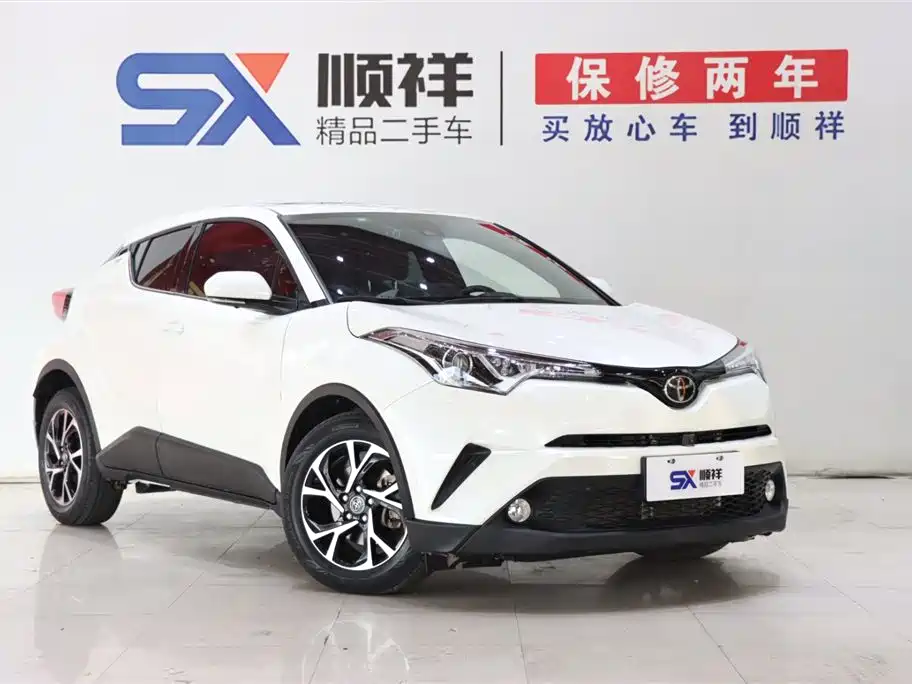Toyota C-HR 2.0 L Leading