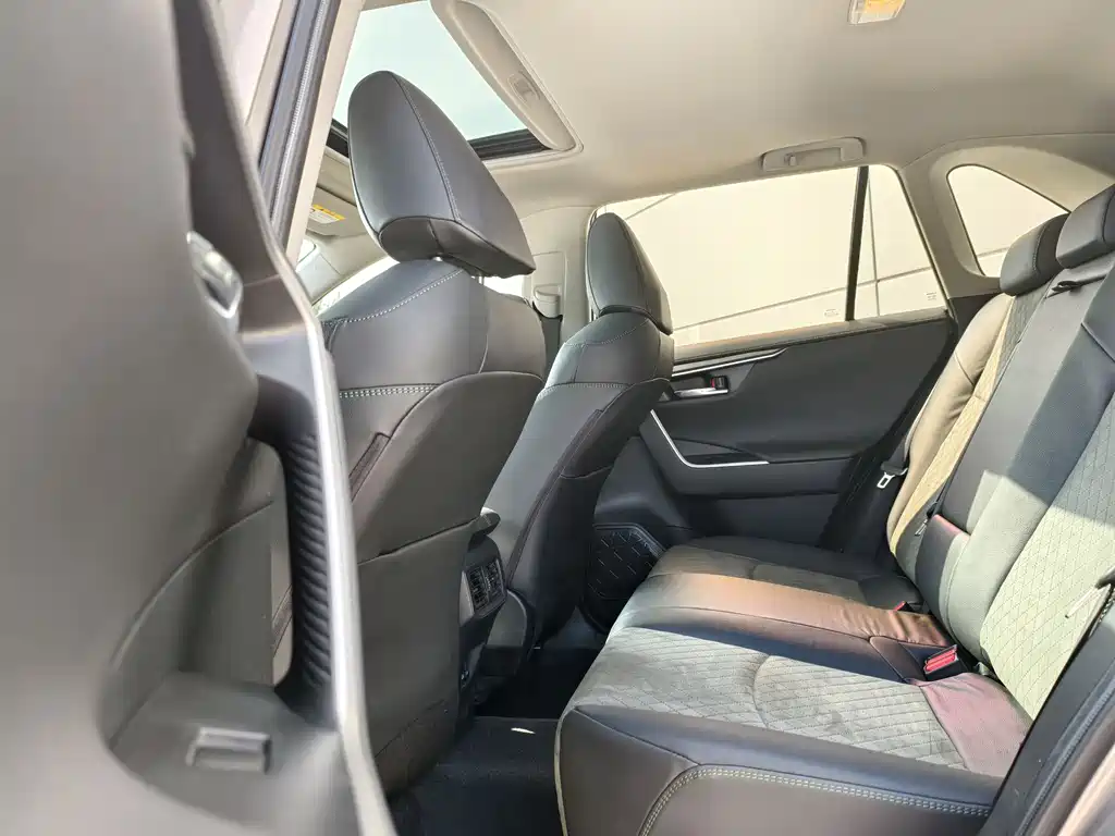 RAV4 2.0 L CVT 4 WD Style Plus