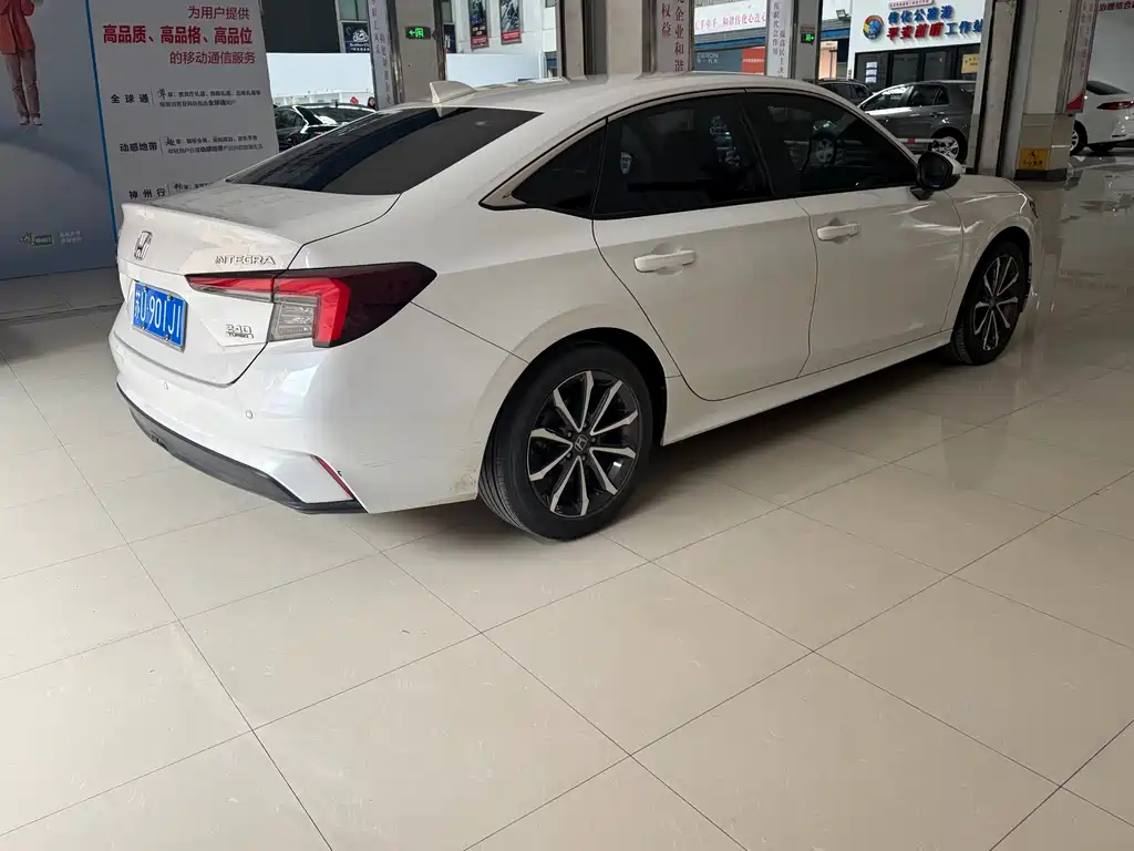 Integra 240 TURBO CVT Phantom Night · Luxury
