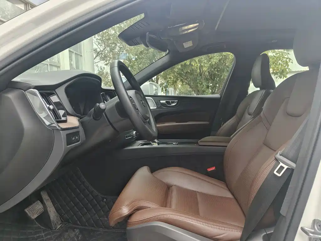 Volvo XC60 PHEV T8 PHEV Long Range 4 WD Smart Grace Luxury