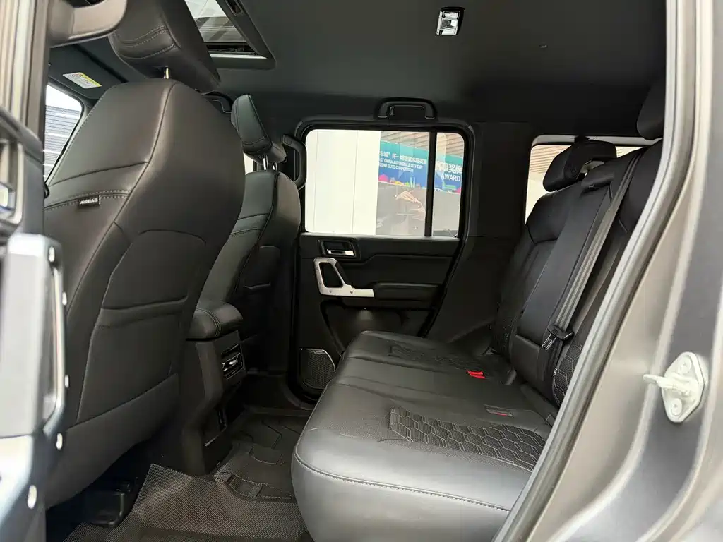 212 T01 2.0 T Explorer