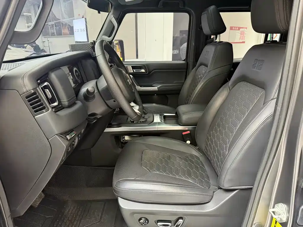 212 T01 2.0 T Explorer