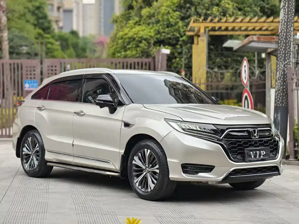 Honda UR-V 370 TURBO 2 WD Graceful