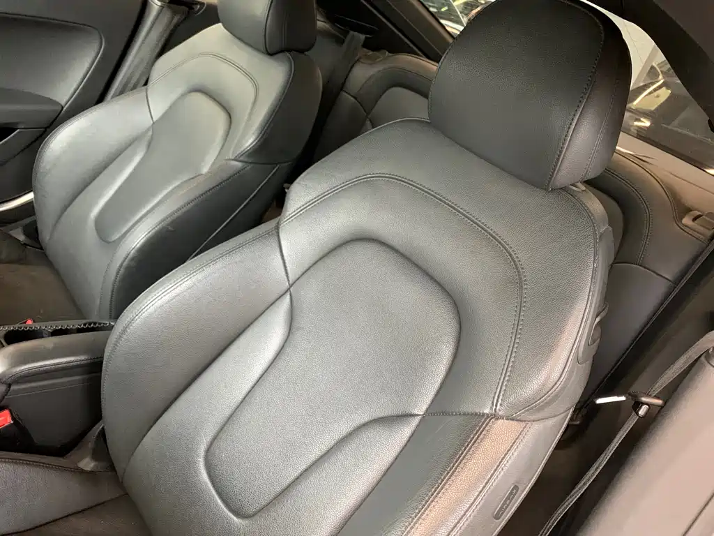 Audi TT 奥迪TT 2011款 TT Coupe 2.0 TFSI quattro