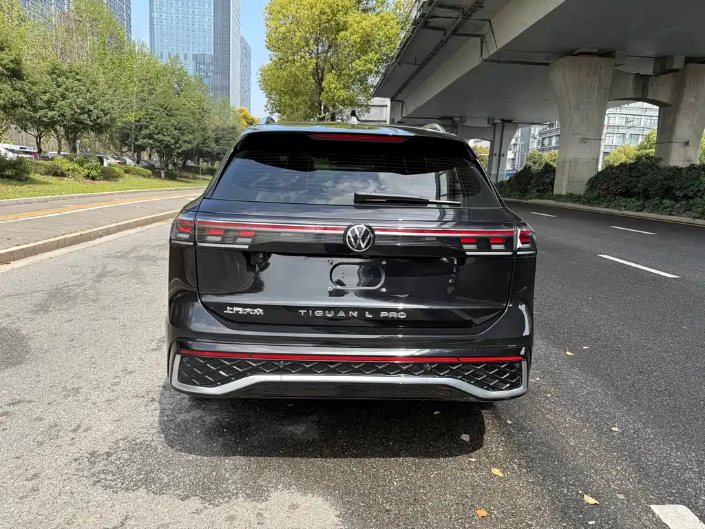 Tiguan L 途观L 2025款 PRO 380 TSI 两驱 R-Line 智领版