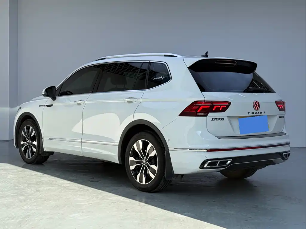 Tiguan L Outstanding 330 TSI Auto 2 WD R-Line Dragon Shine