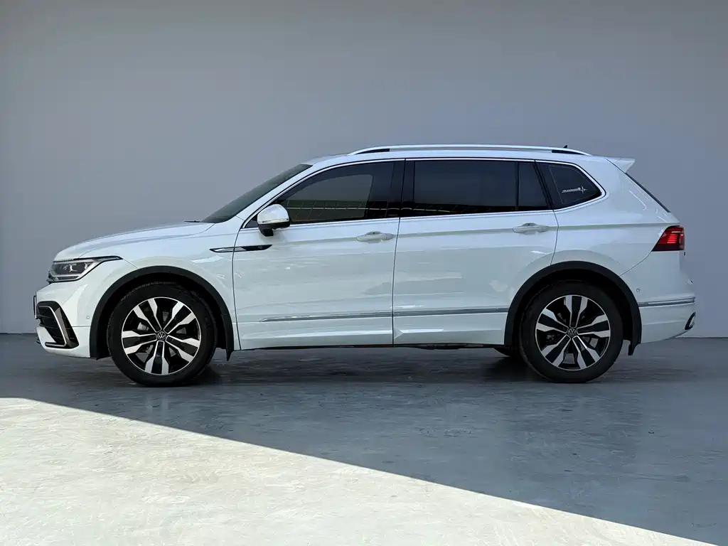 Tiguan L Outstanding 330 TSI Auto 2 WD R-Line Dragon Shine