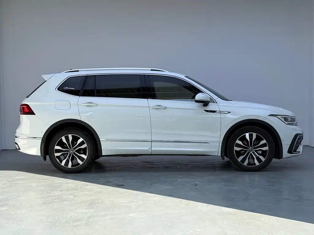 Tiguan L Outstanding 330 TSI Auto 2 WD R-Line Dragon Shine