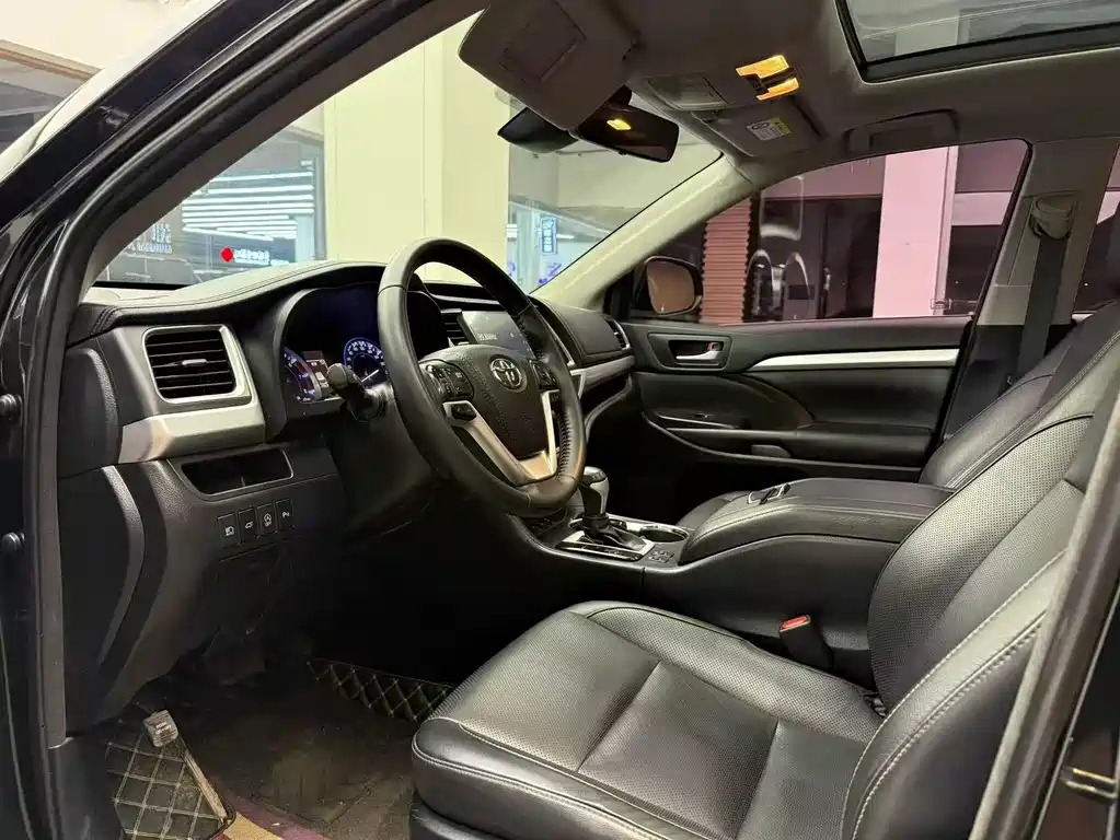 Highlander 2.0 T 4 WD Distinguished 7-seat CN-V