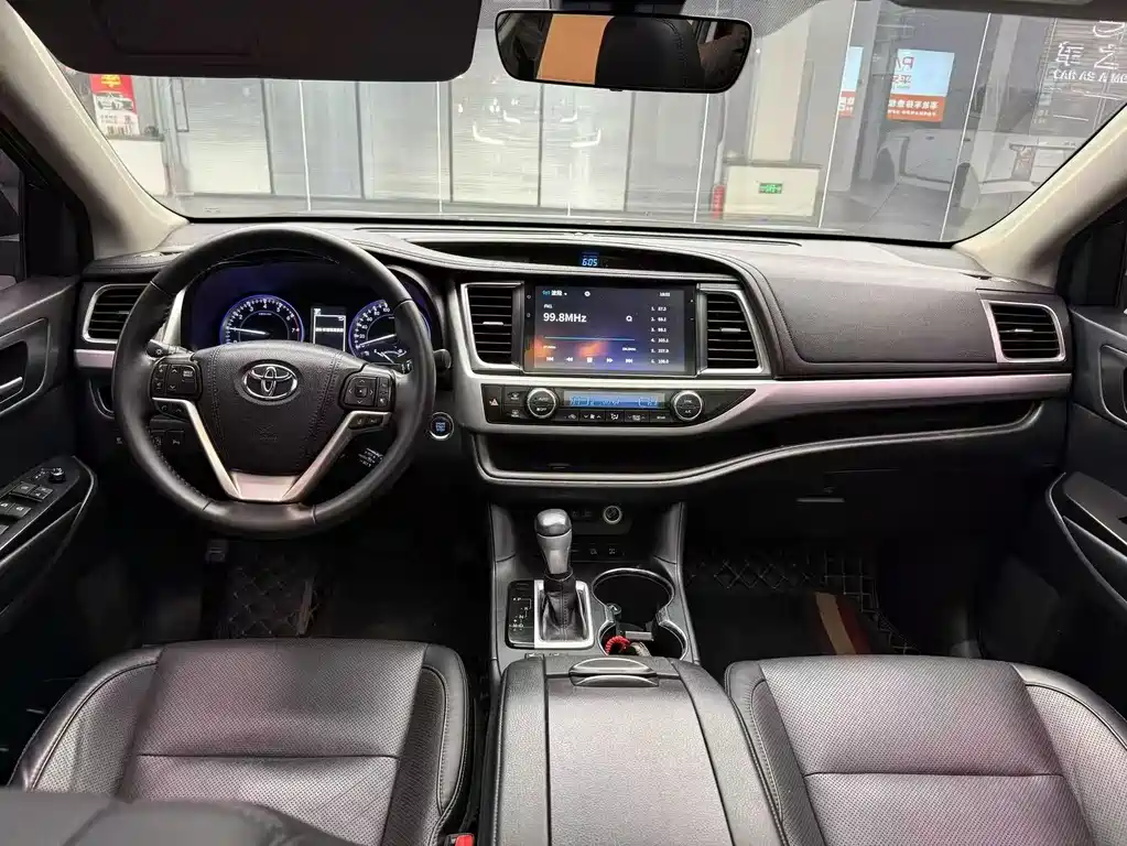 Highlander 2.0 T 4 WD Distinguished 7-seat CN-V