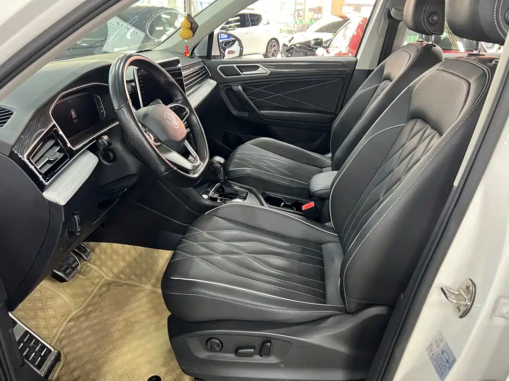 Tiguan L 330 TSI Auto 2 WD R-Line Premium