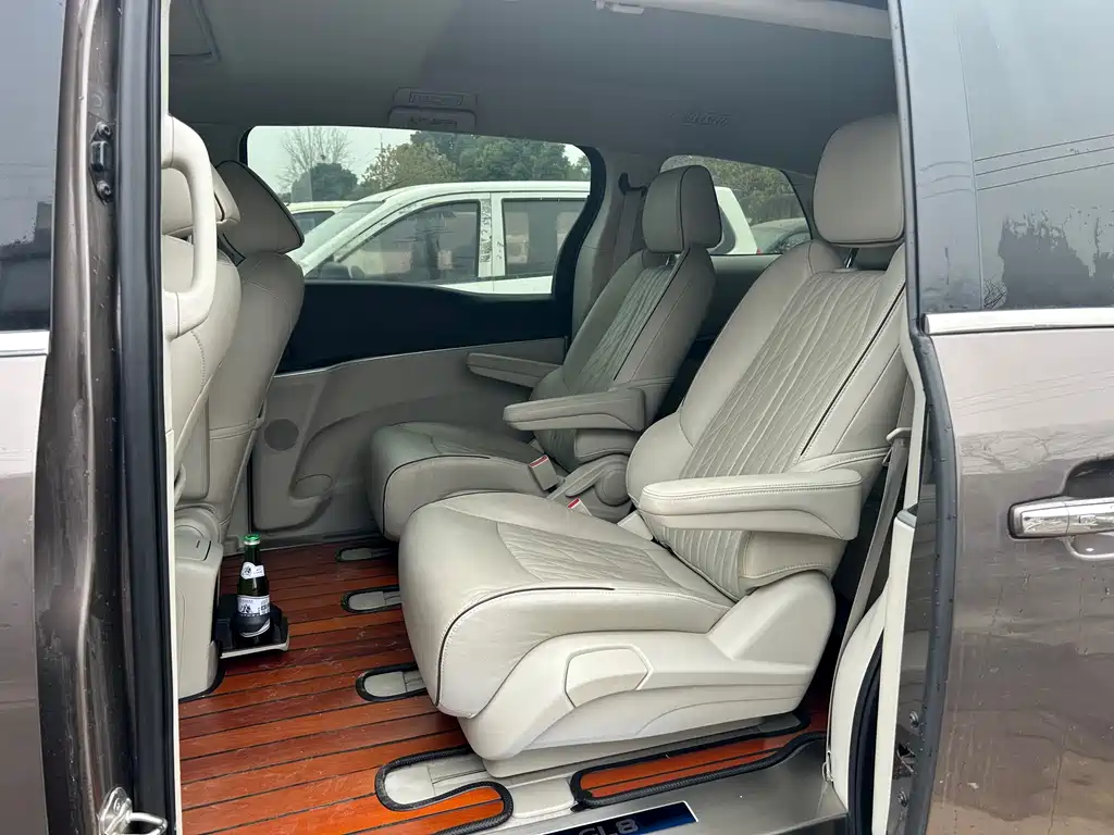 Buick GL8 Land Official Cabin 652 T Luxury