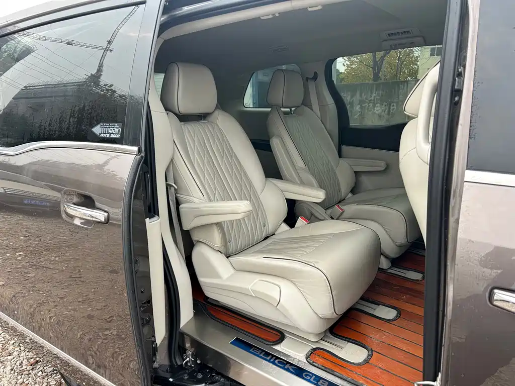 Buick GL8 Land Official Cabin 652 T Luxury