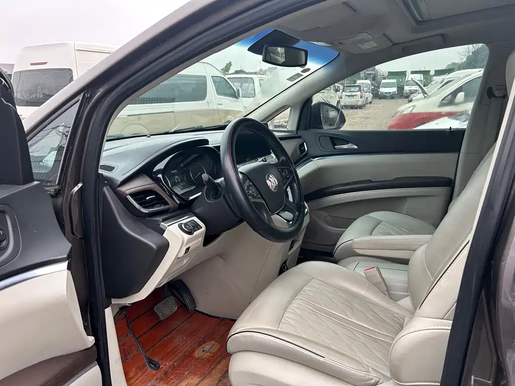 Buick GL8 Land Official Cabin 652 T Luxury
