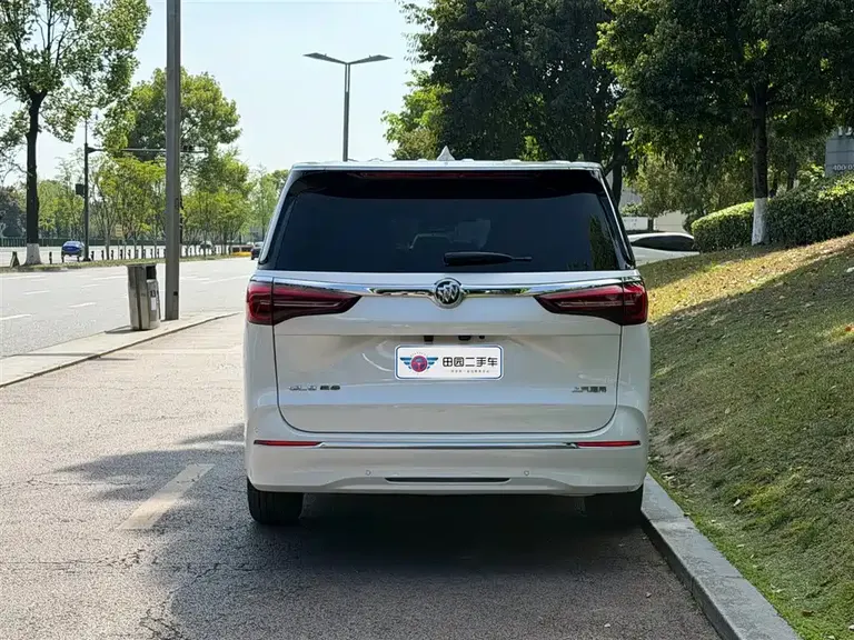 Buick GL8 ES LaCrosse Premium