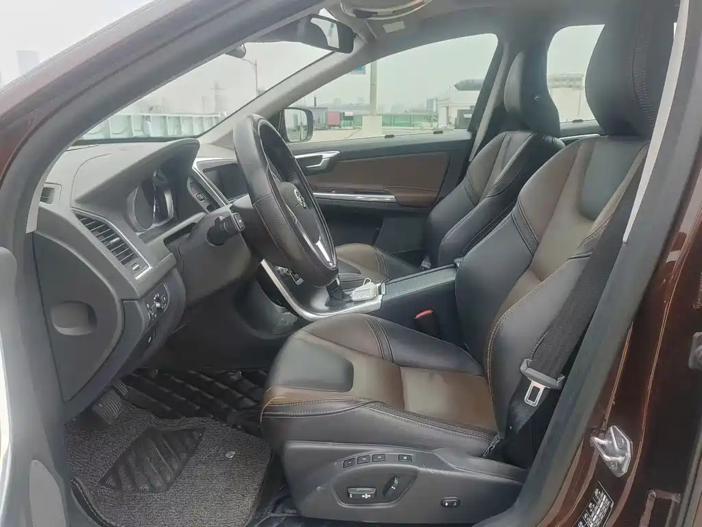 Volvo XC60 T5 AWD Smart Vision