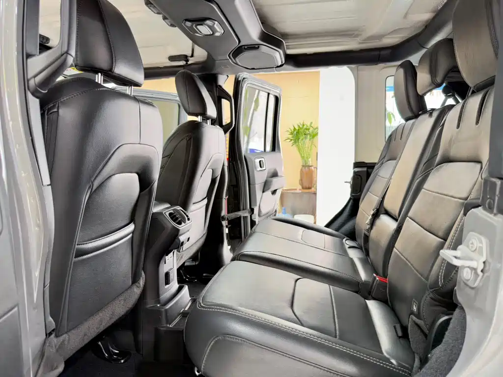 Wrangler NEV 4-door 2.0 T 4 xe Sahara Advance