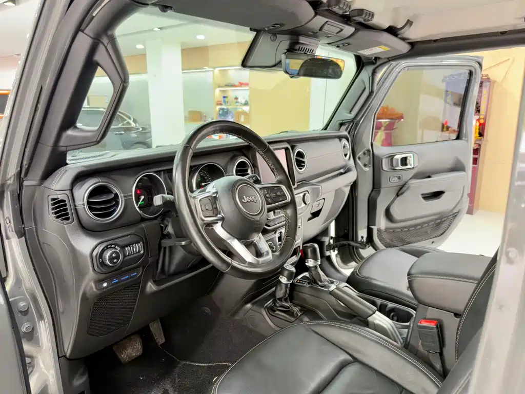 Wrangler NEV 4-door 2.0 T 4 xe Sahara Advance