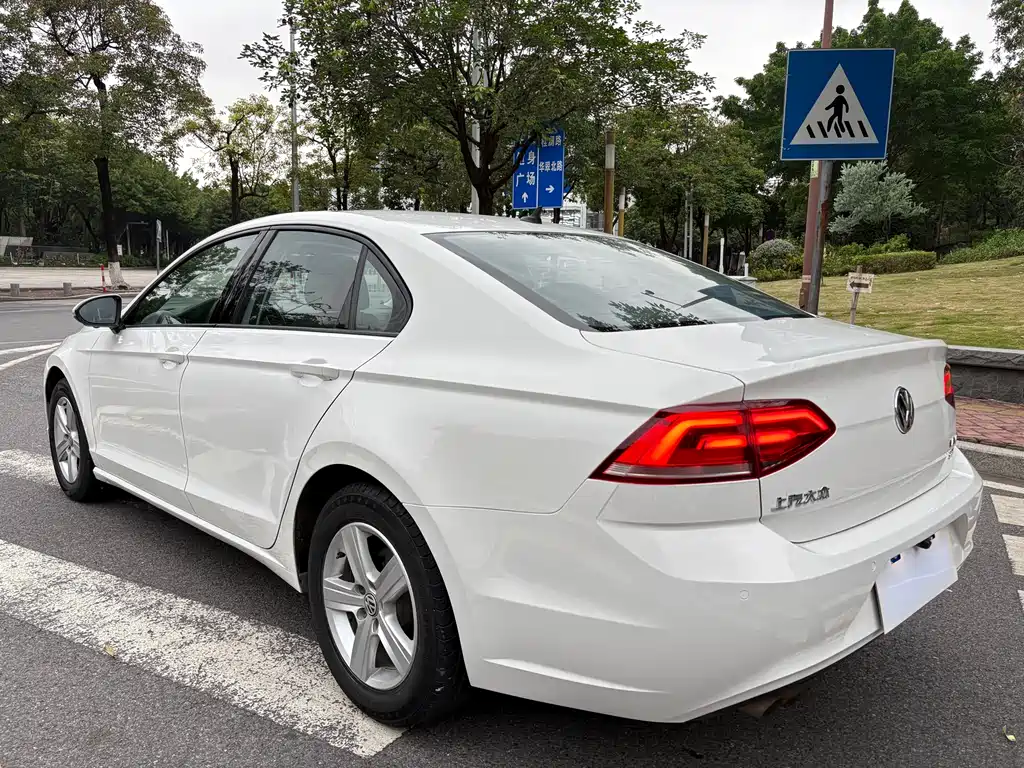 Lamando 230 TSI DSG Style