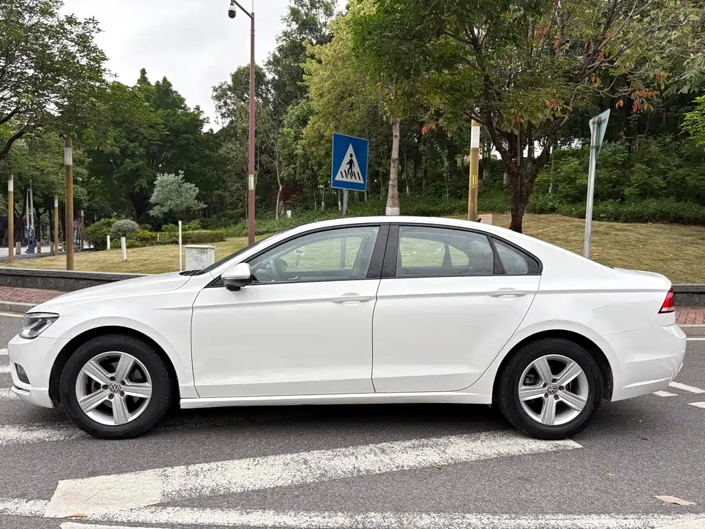 Lamando 230 TSI DSG Style