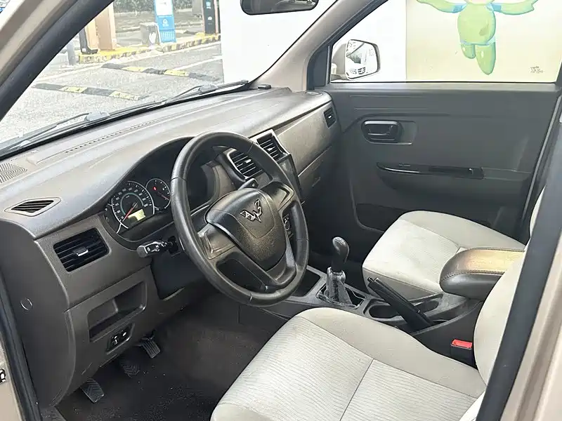Wuling Rongguang V 1.5 L Basic