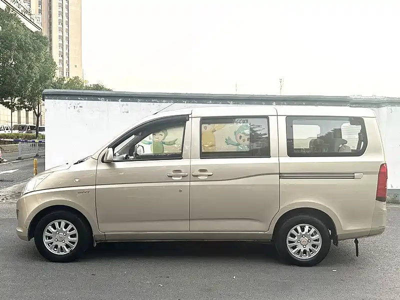 Wuling Rongguang V 1.5 L Basic