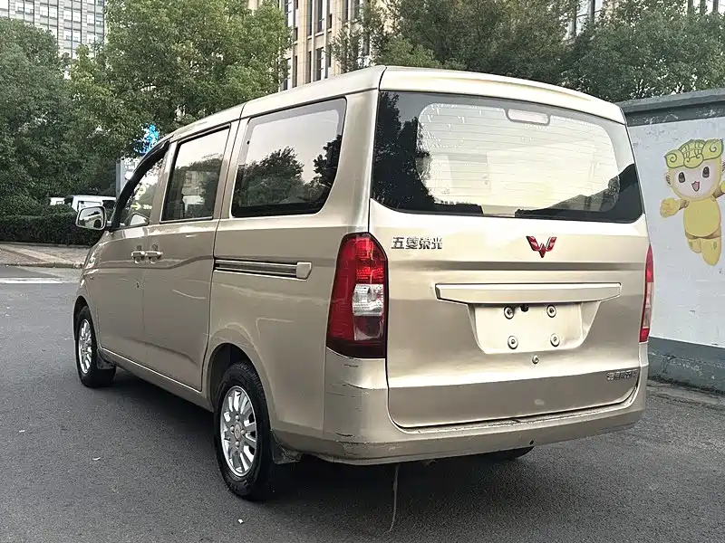 Wuling Rongguang V 1.5 L Basic
