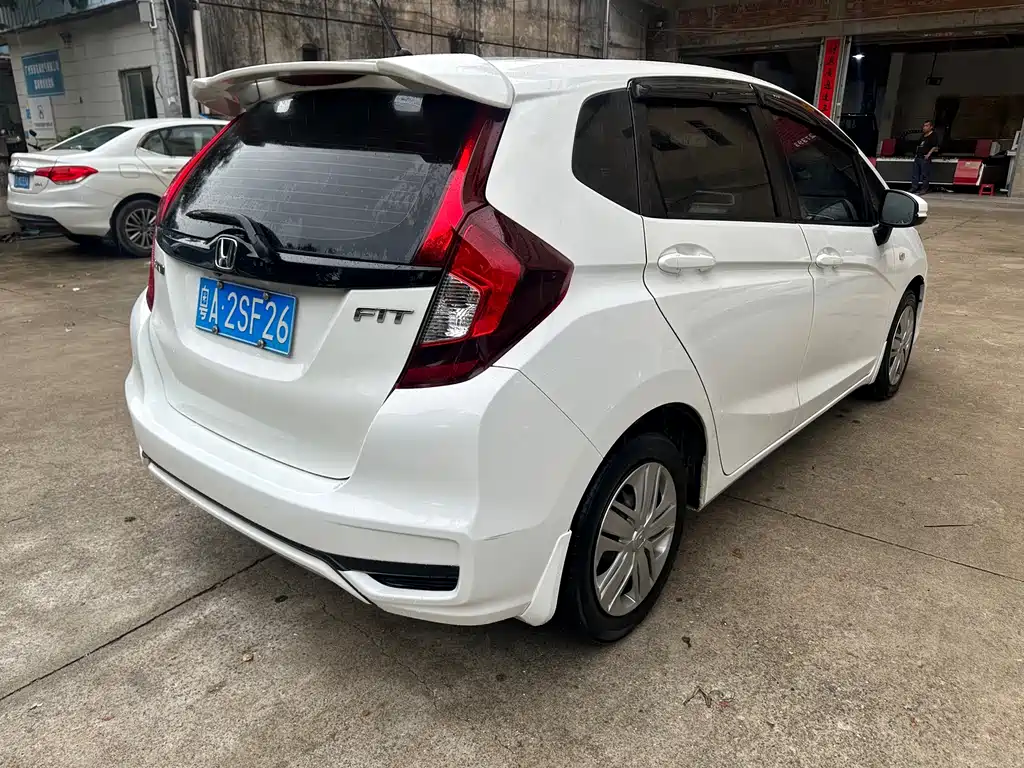 Fit 1.5 L CVT Comfort