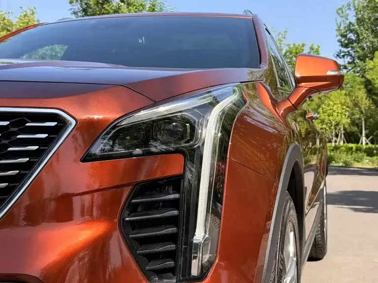 Cadillac XT4 28 T 4 WD Leading