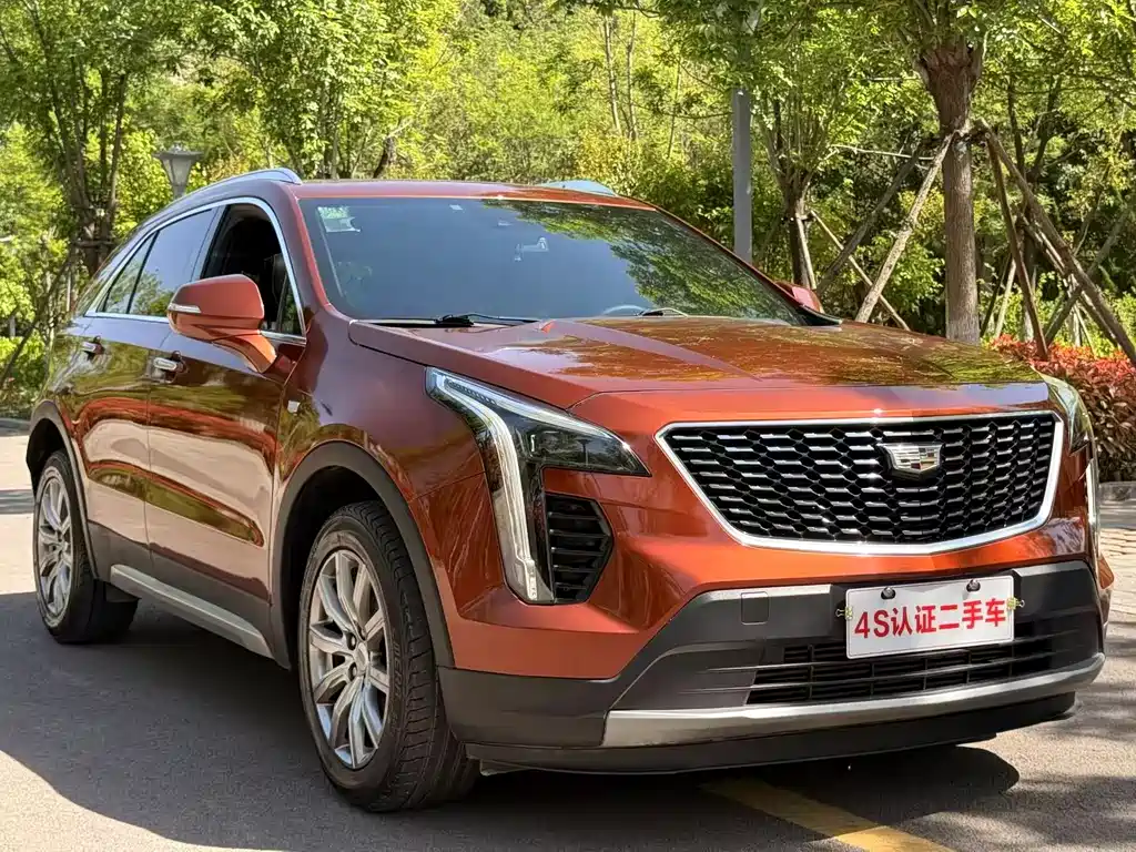 Cadillac XT4 28 T 4 WD Leading