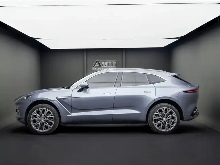 Aston Martin DBX 3.0 T STRAIGHT-SIX