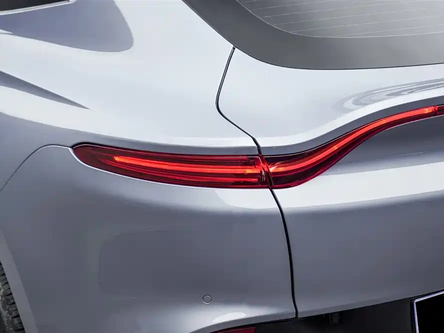 Aston Martin DBX 3.0 T STRAIGHT-SIX