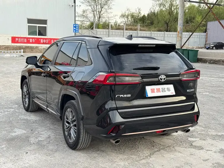 Toyota Wildlander 2.0 L CVT 2 WD Luxury PLUS