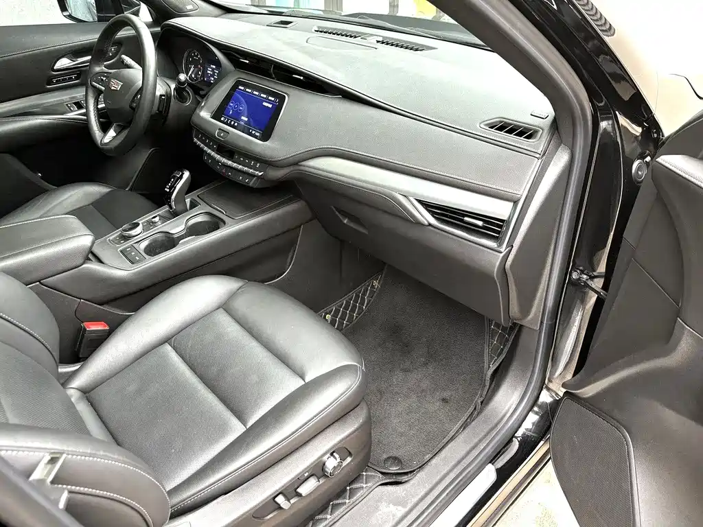 Cadillac XT4 28 T 2 WD Distinguished