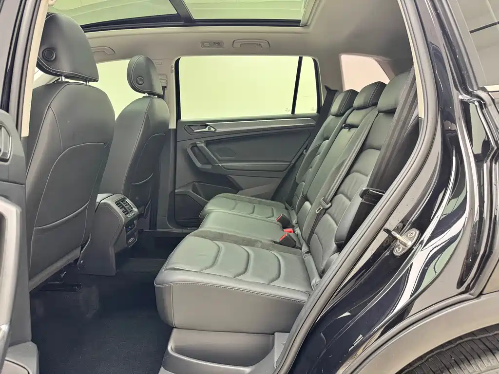 Tiguan L 330 TSI Auto 2 WD R-Line Premium