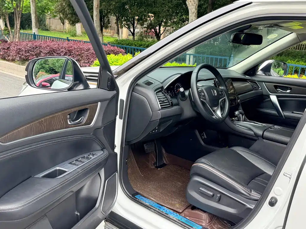 Avancier 240 TURBO 2 WD Premium