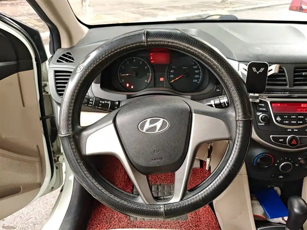 Accent 1.4 L Auto Intelligent GLS
