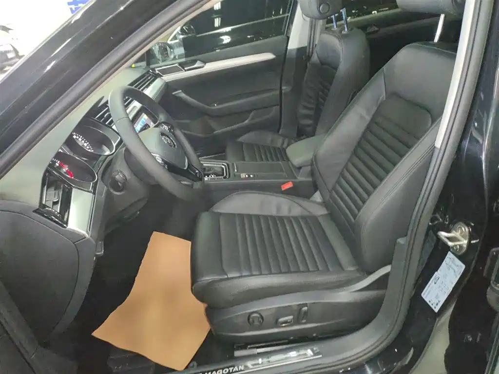 Magotan 330 TSI DSG Leading CN-VI