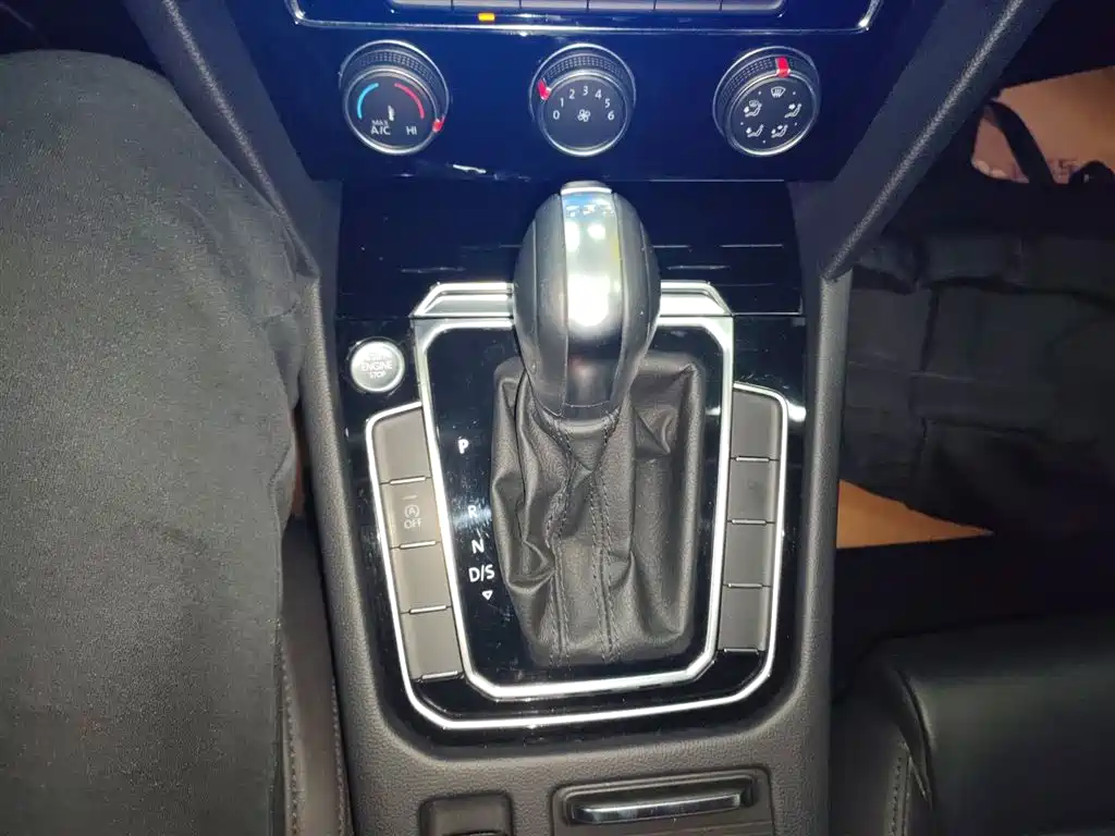 Magotan 330 TSI DSG Leading CN-VI