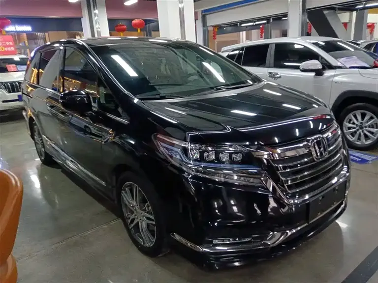 Honda Elysion 2.0 L Hybrid Luxury