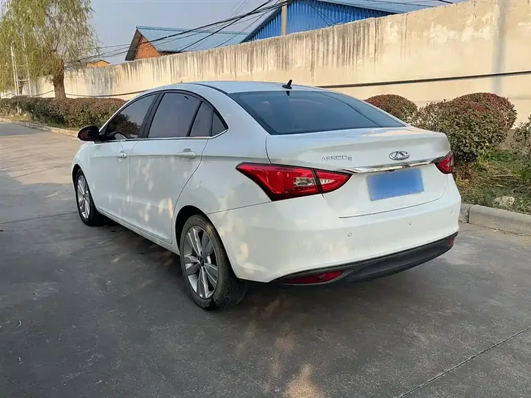Chery Arrizo 5 1.5 L Manual Fashion