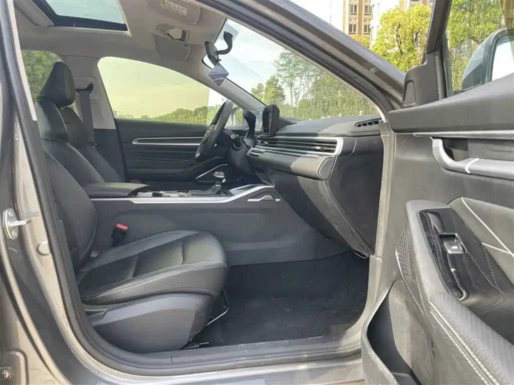 Emgrand 4 th Gen 1.5 L CVT Distinguished