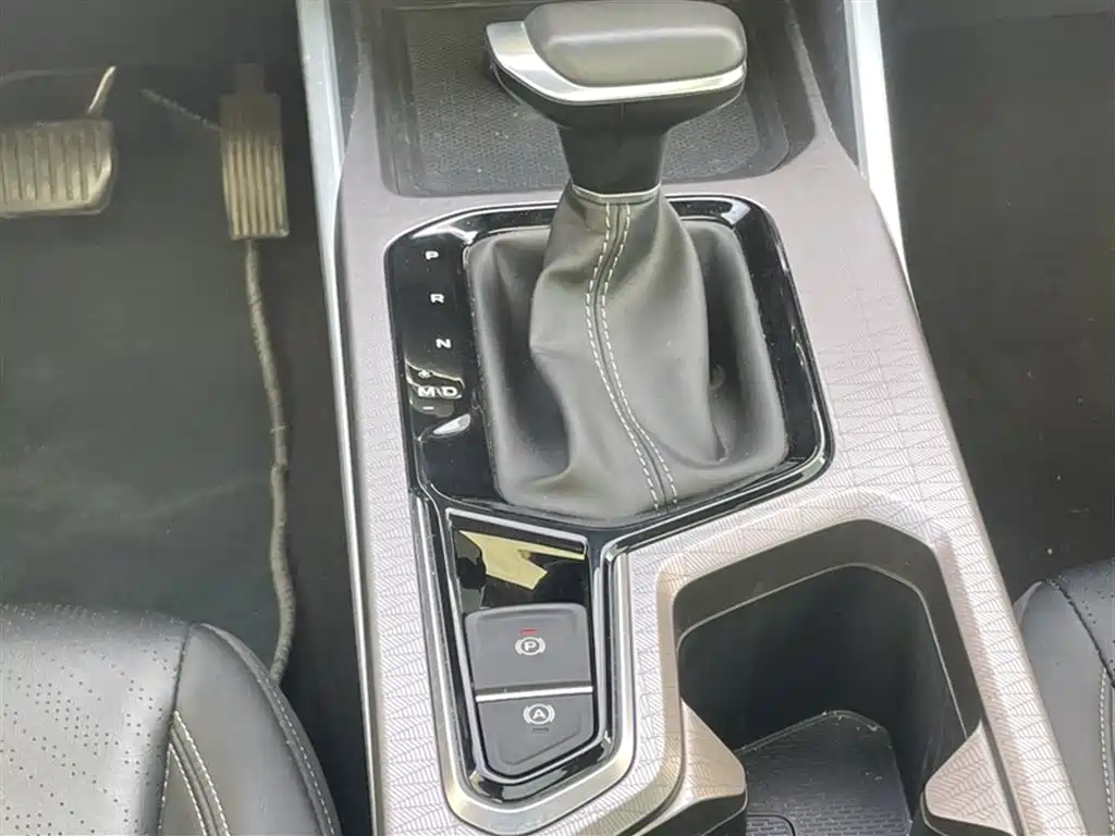 Emgrand 4 th Gen 1.5 L CVT Distinguished
