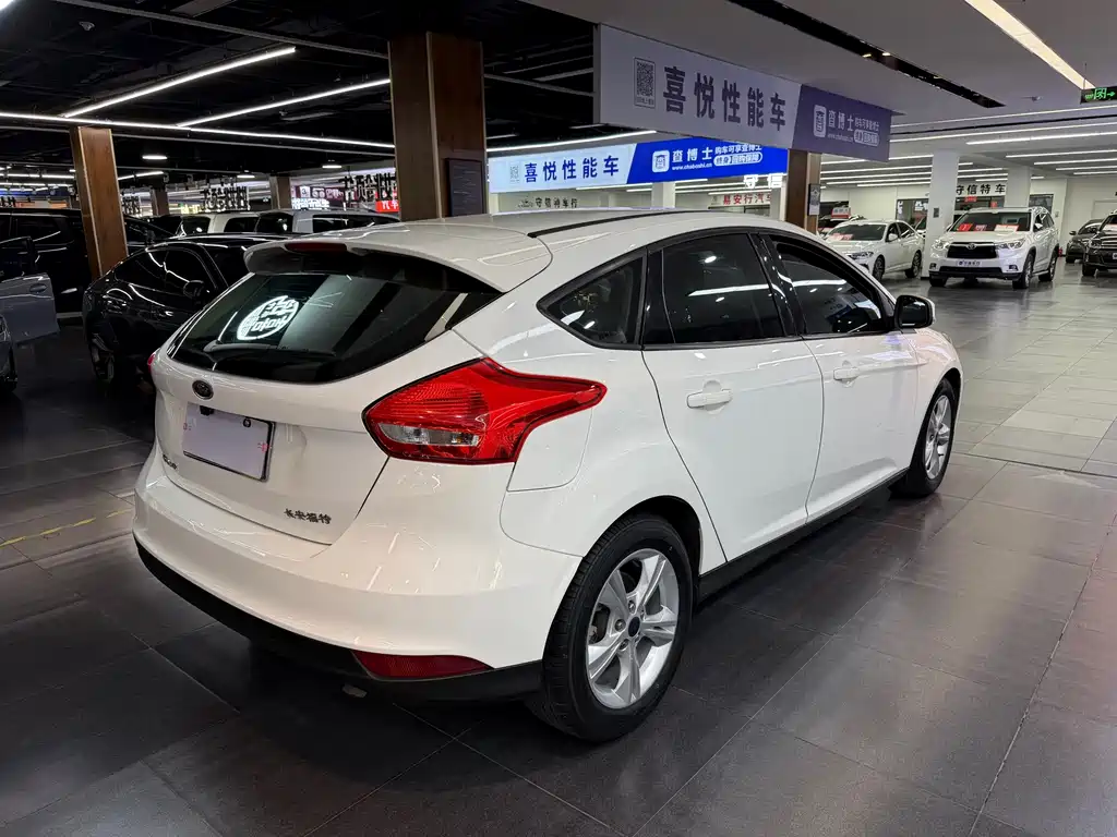 Focus Hatchback 1.6 L Auto Comfort