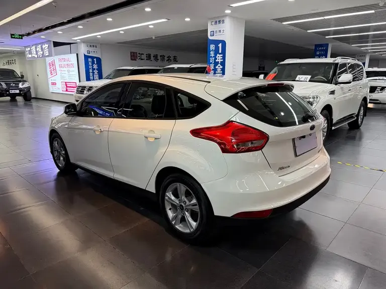Ford Focus Hatchback 1.6 L Auto Comfort