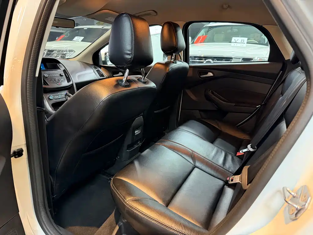 Focus Hatchback 1.6 L Auto Comfort